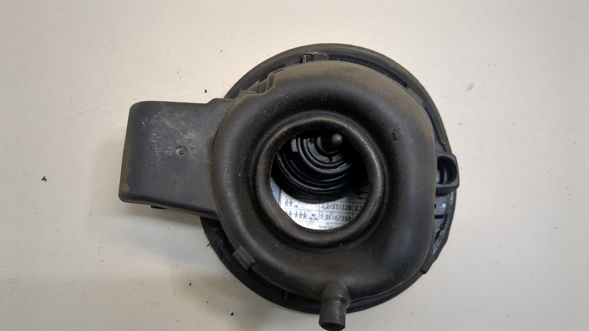 Лючок бензобака