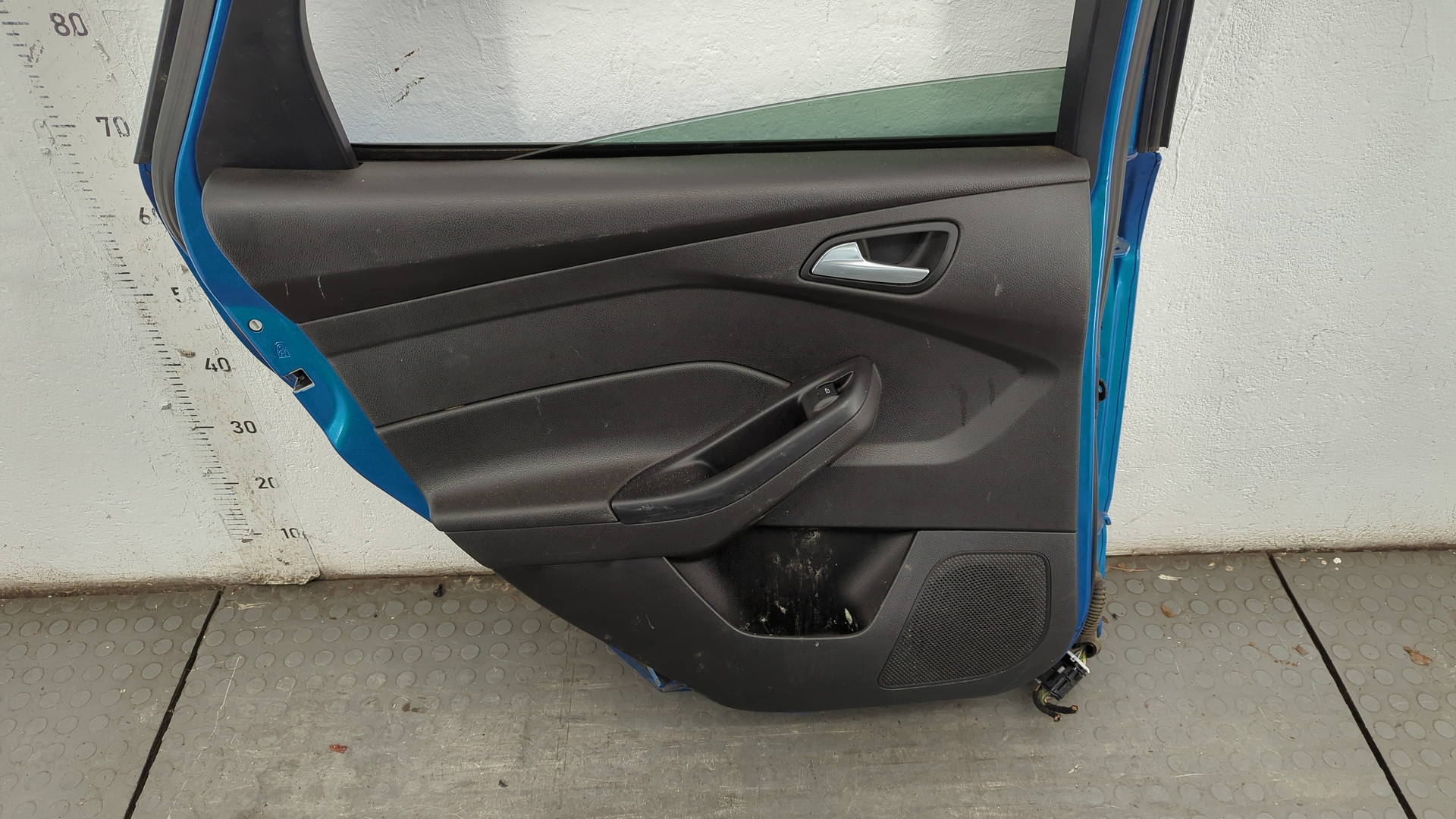 Дверь задняя левая