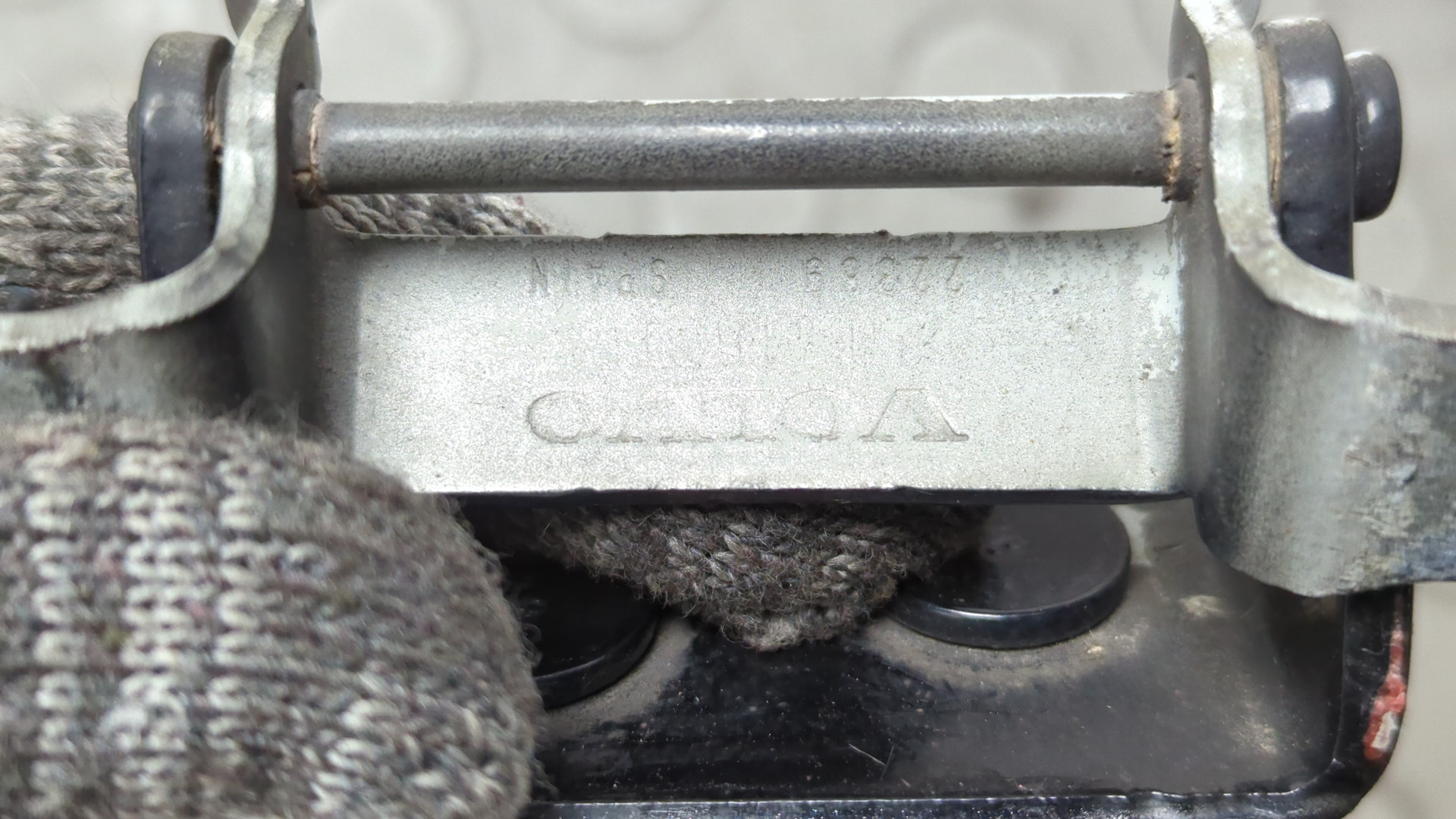 Петля крышки багажника