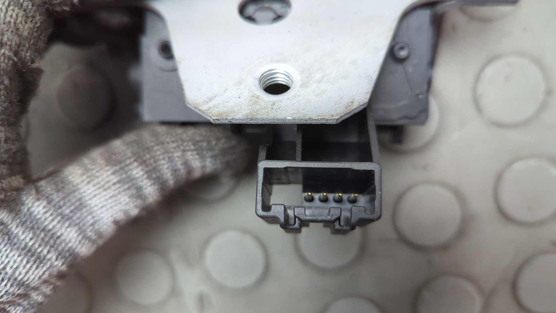 Замок багажника