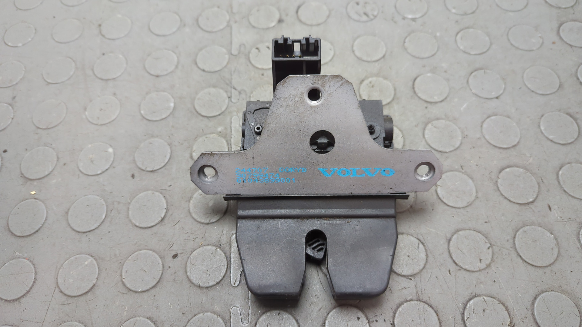 Замок багажника