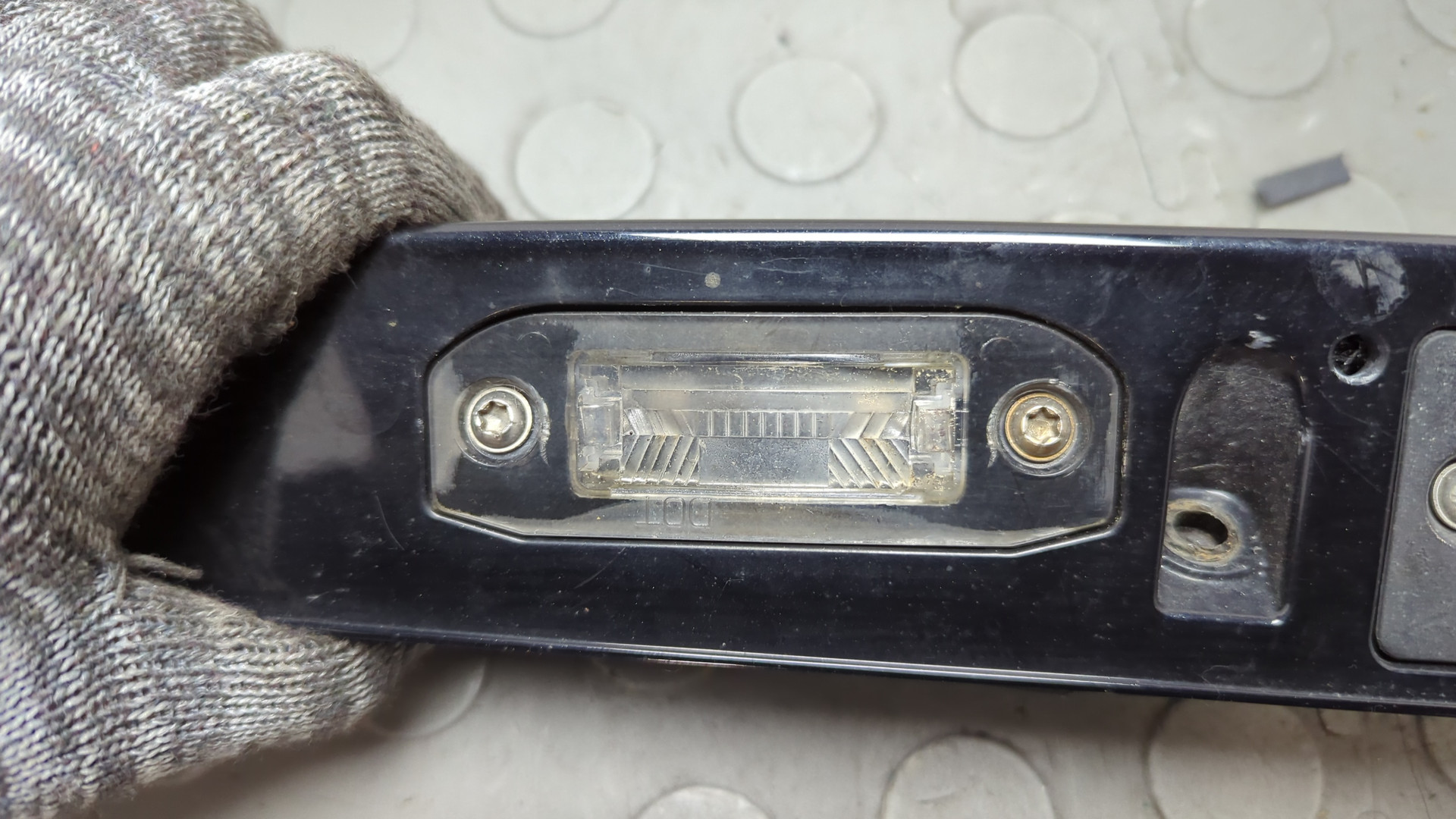 Фонарь подсветки номера