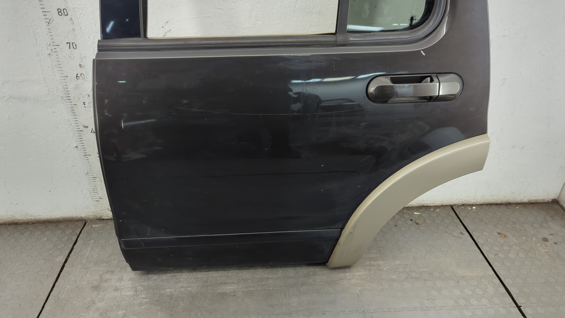 Дверь задняя левая