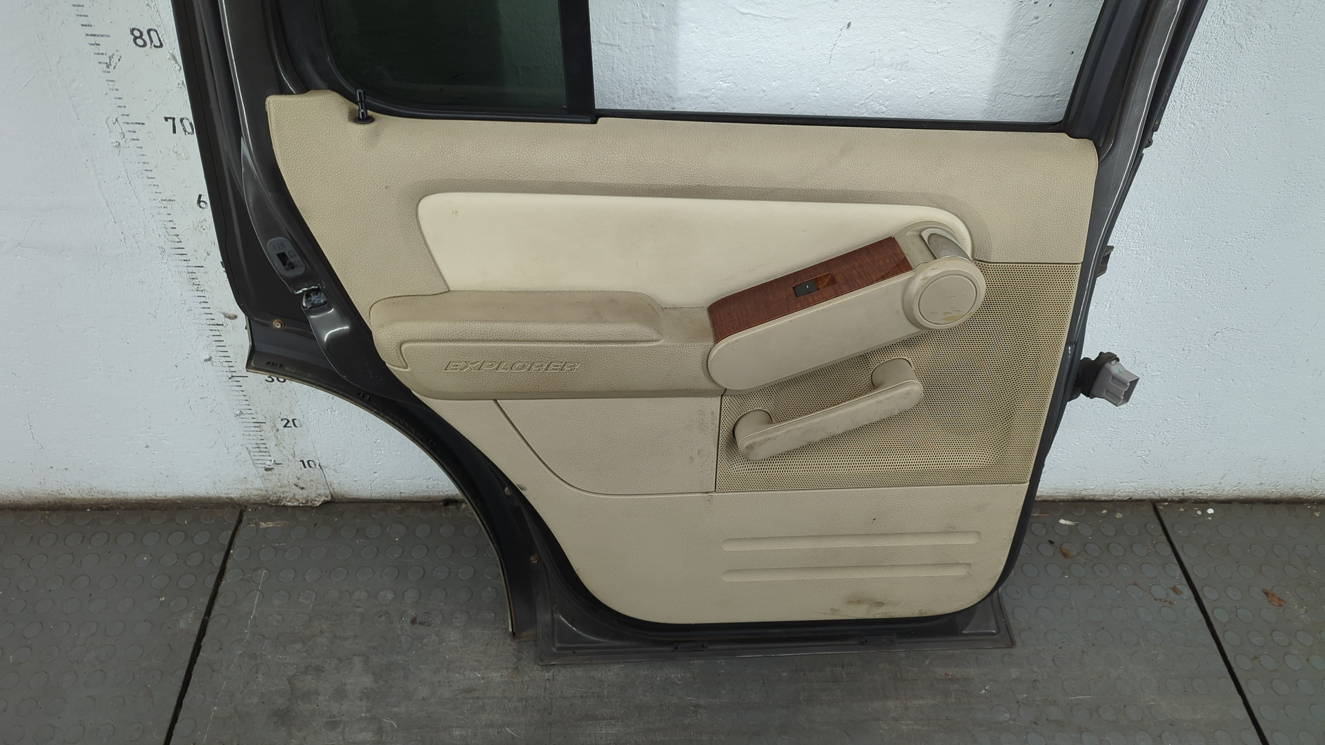 Дверь задняя левая