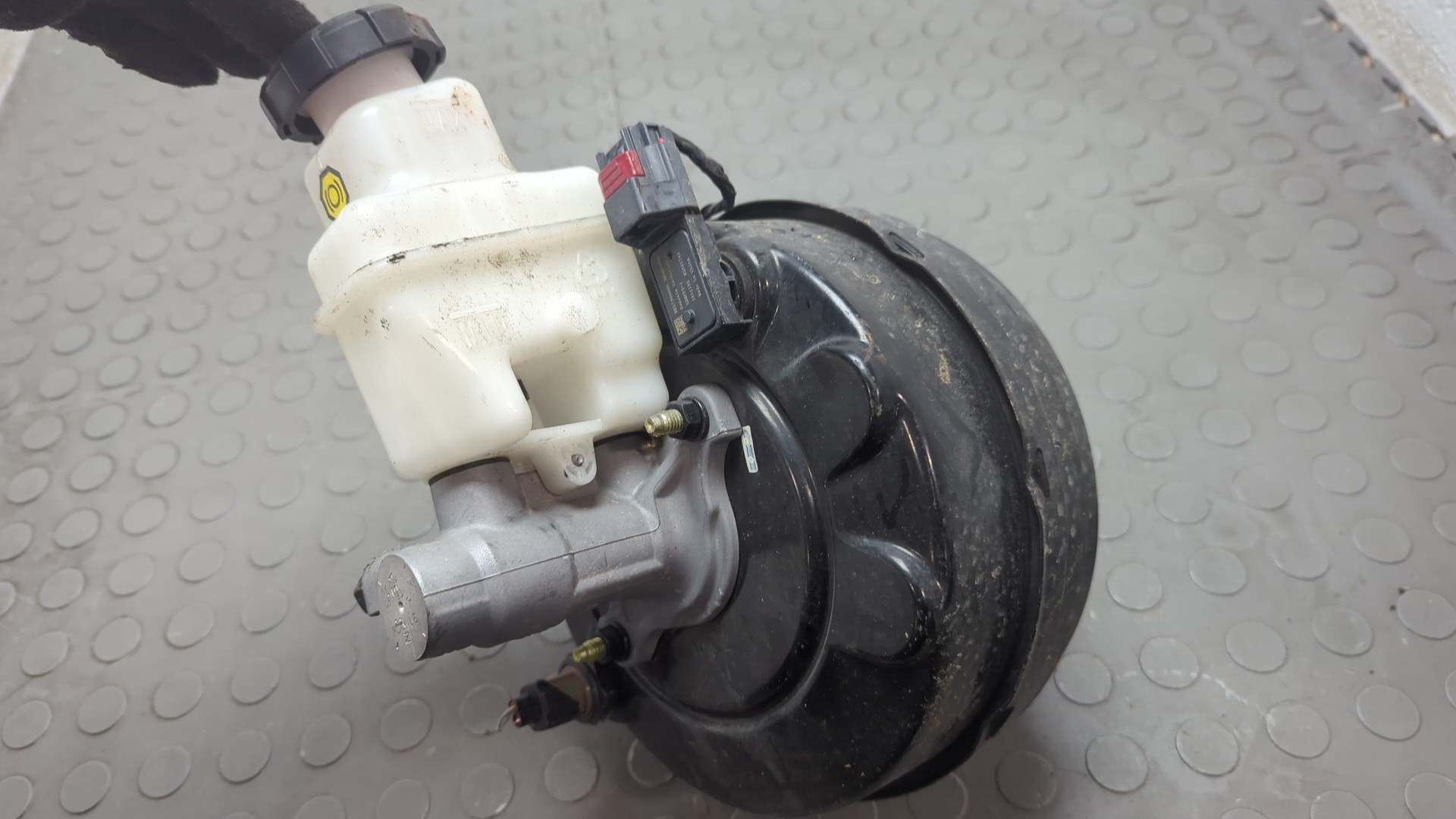 Цилиндр тормозной главный