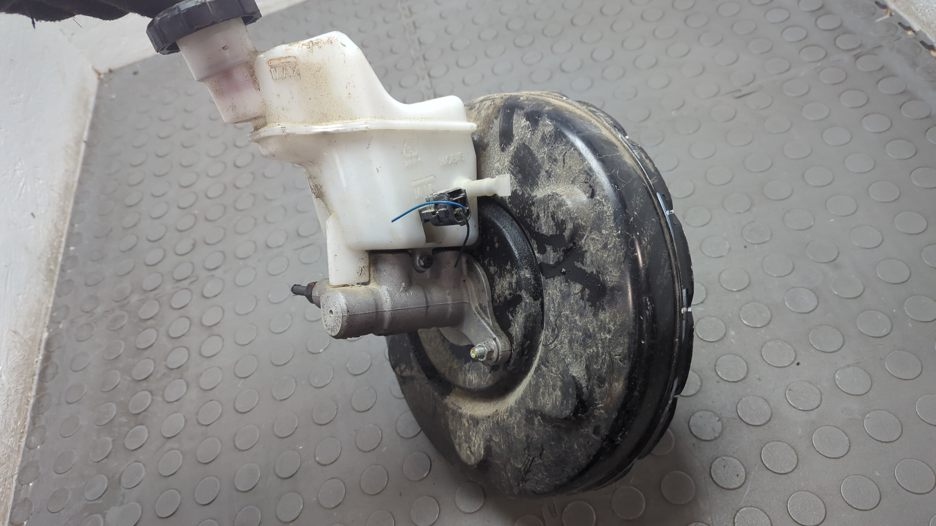 Цилиндр тормозной главный