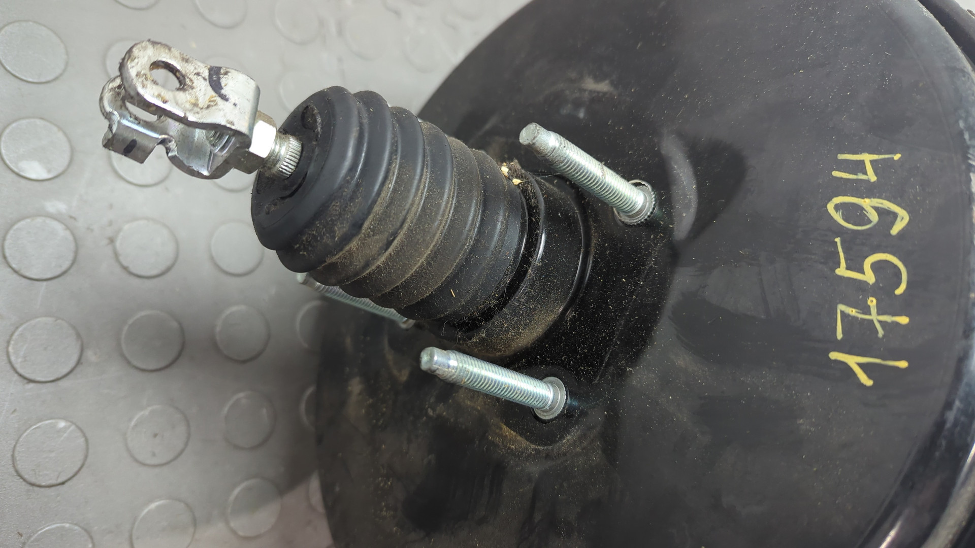 Цилиндр тормозной главный