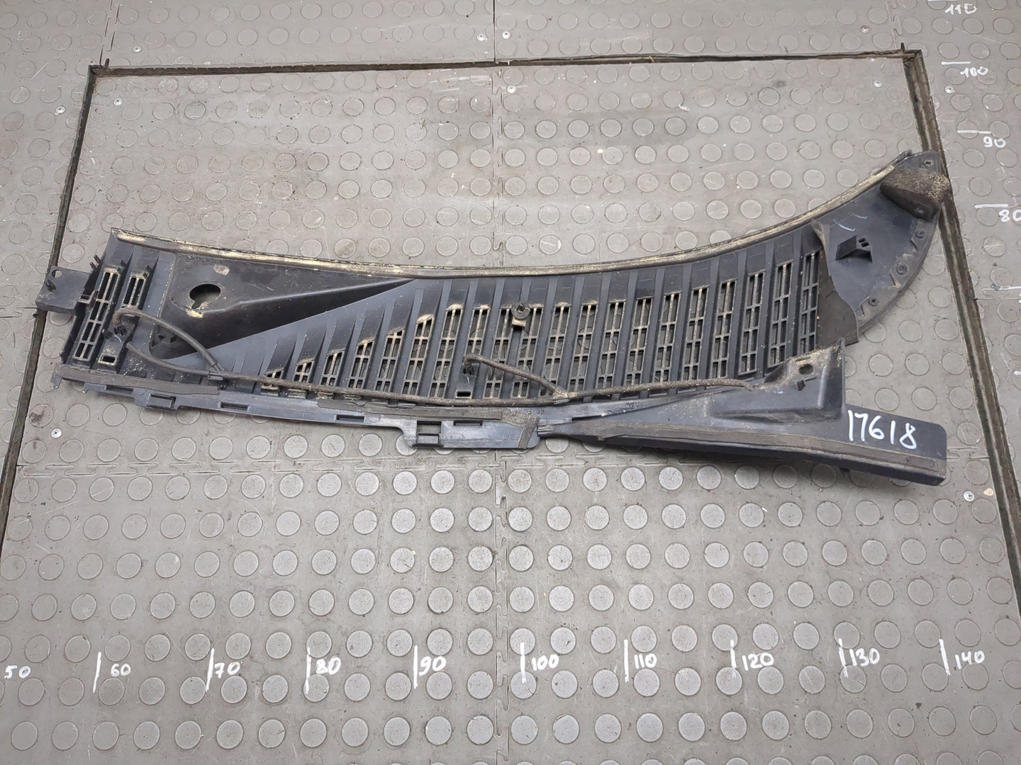 Решетка стеклоочистителей (Жабо)