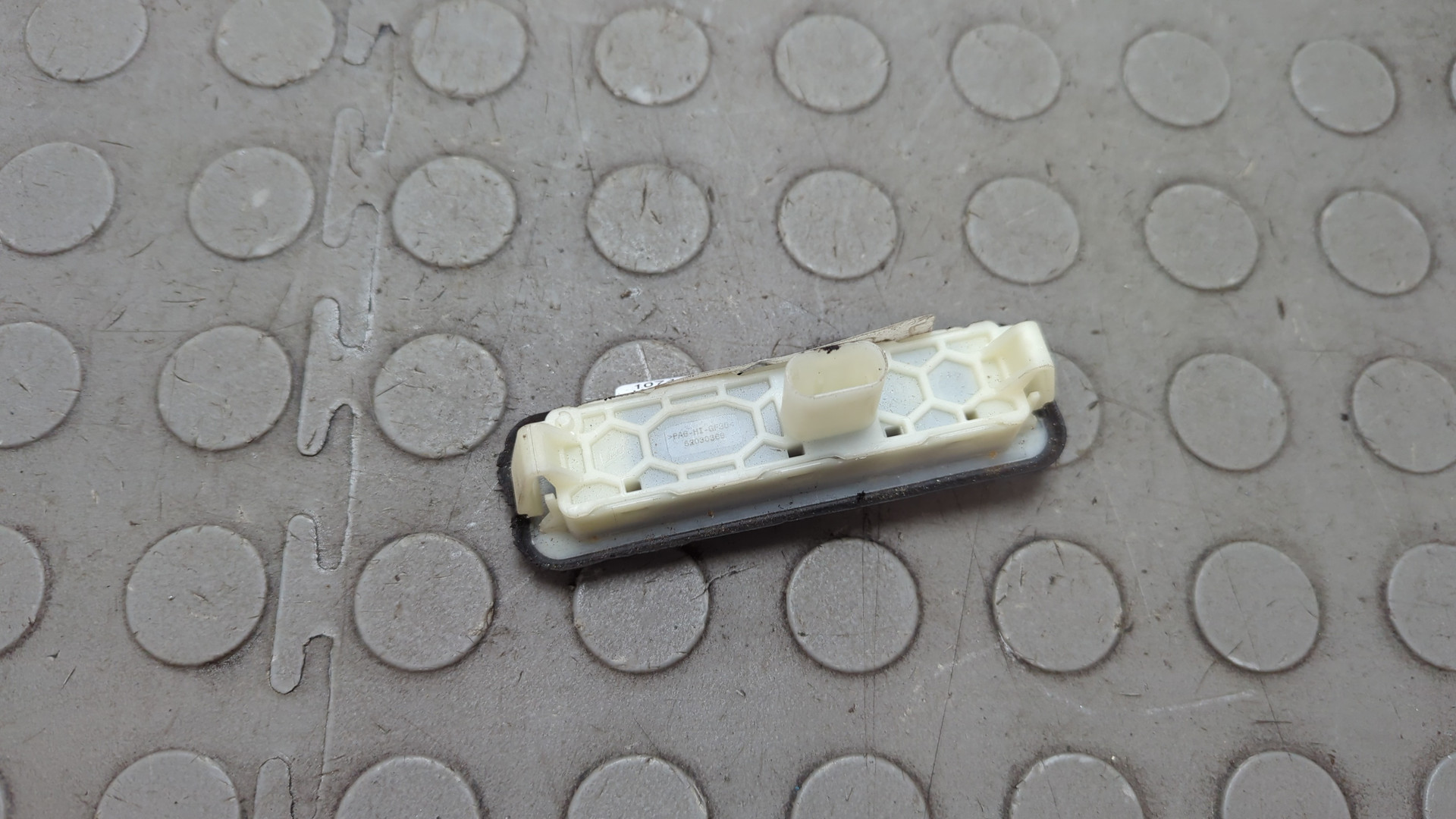 Кнопка открывания багажника