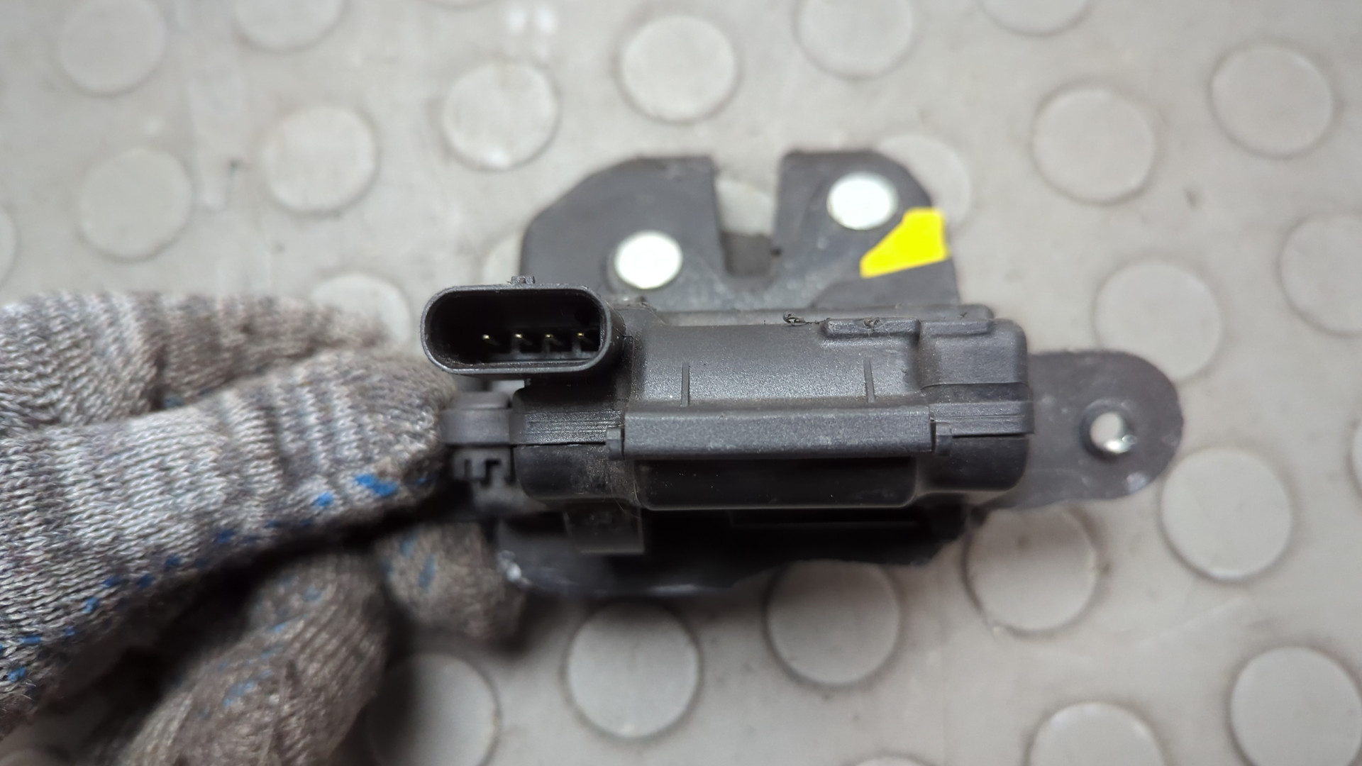 Замок багажника