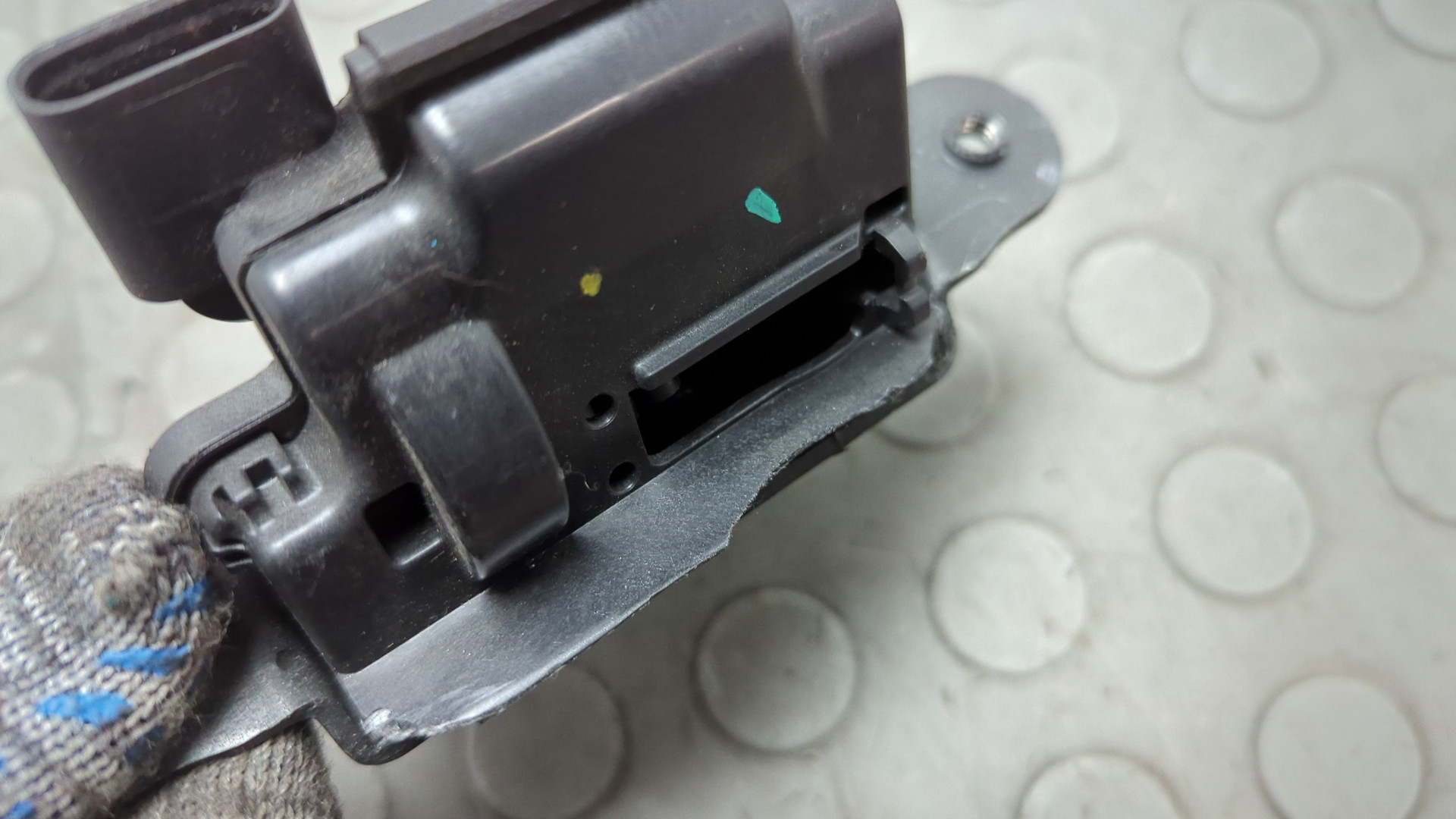 Замок багажника