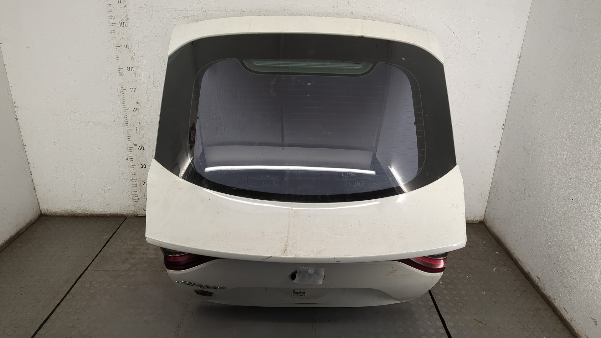 Дверь багажника