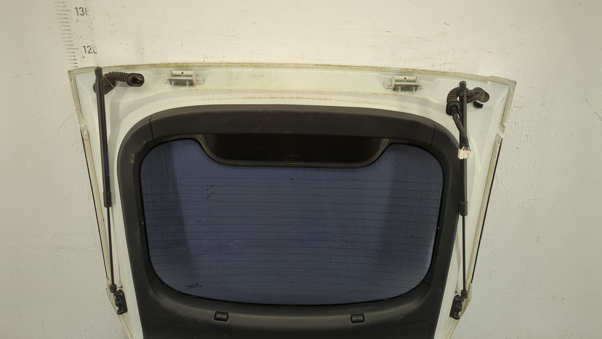 Дверь багажника