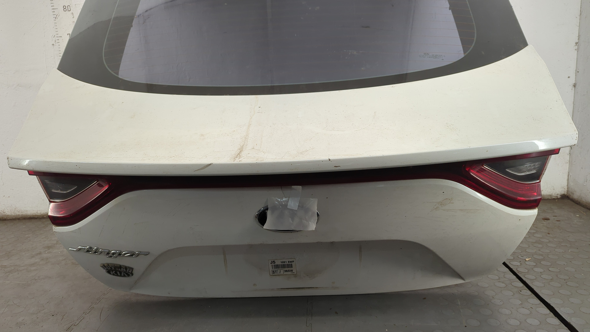 Дверь багажника