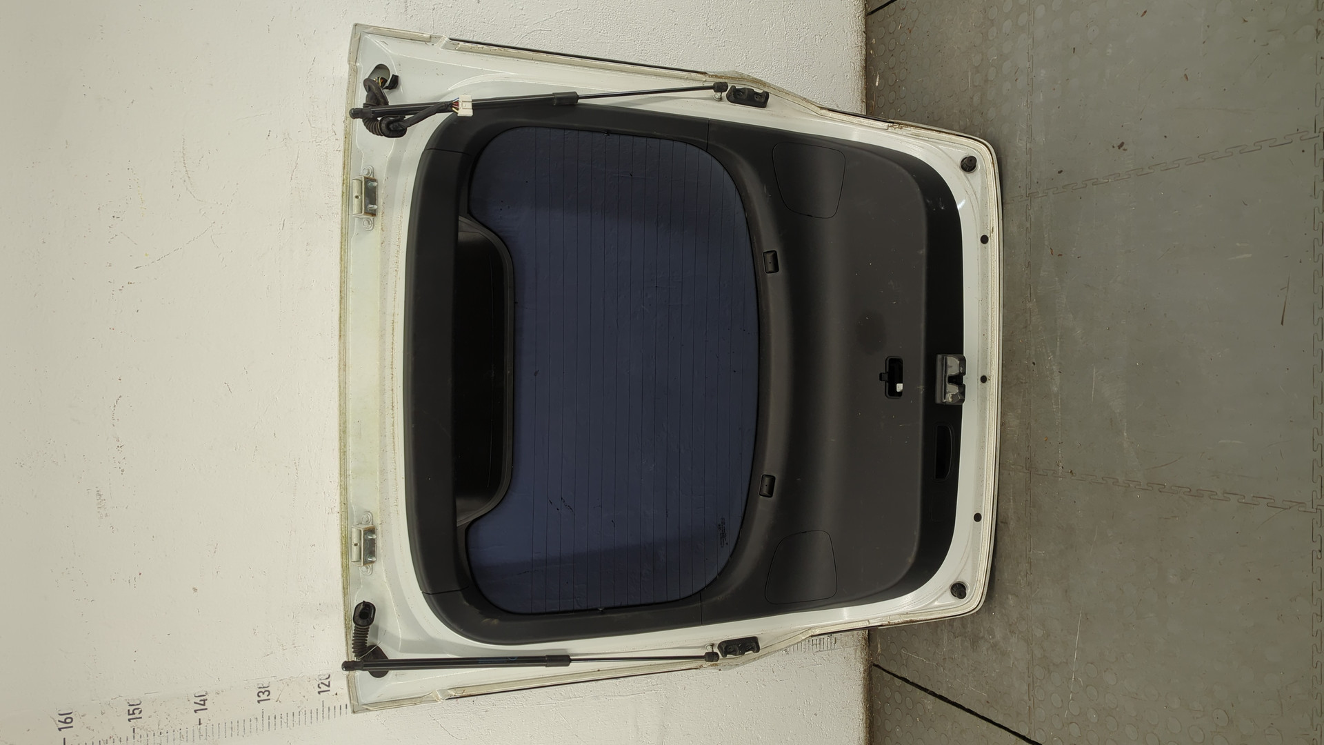 Дверь багажника