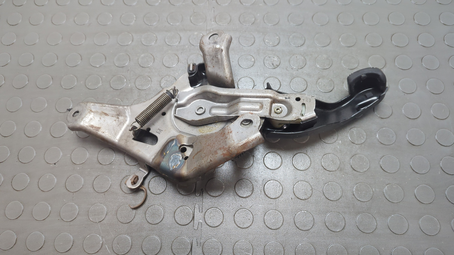 Рычаг стояночного тормоза