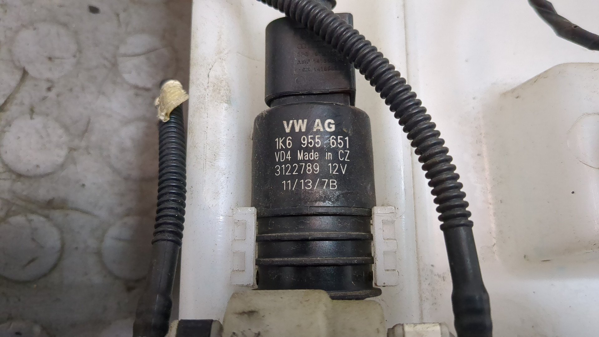 Бачок омывателя лобового стекла