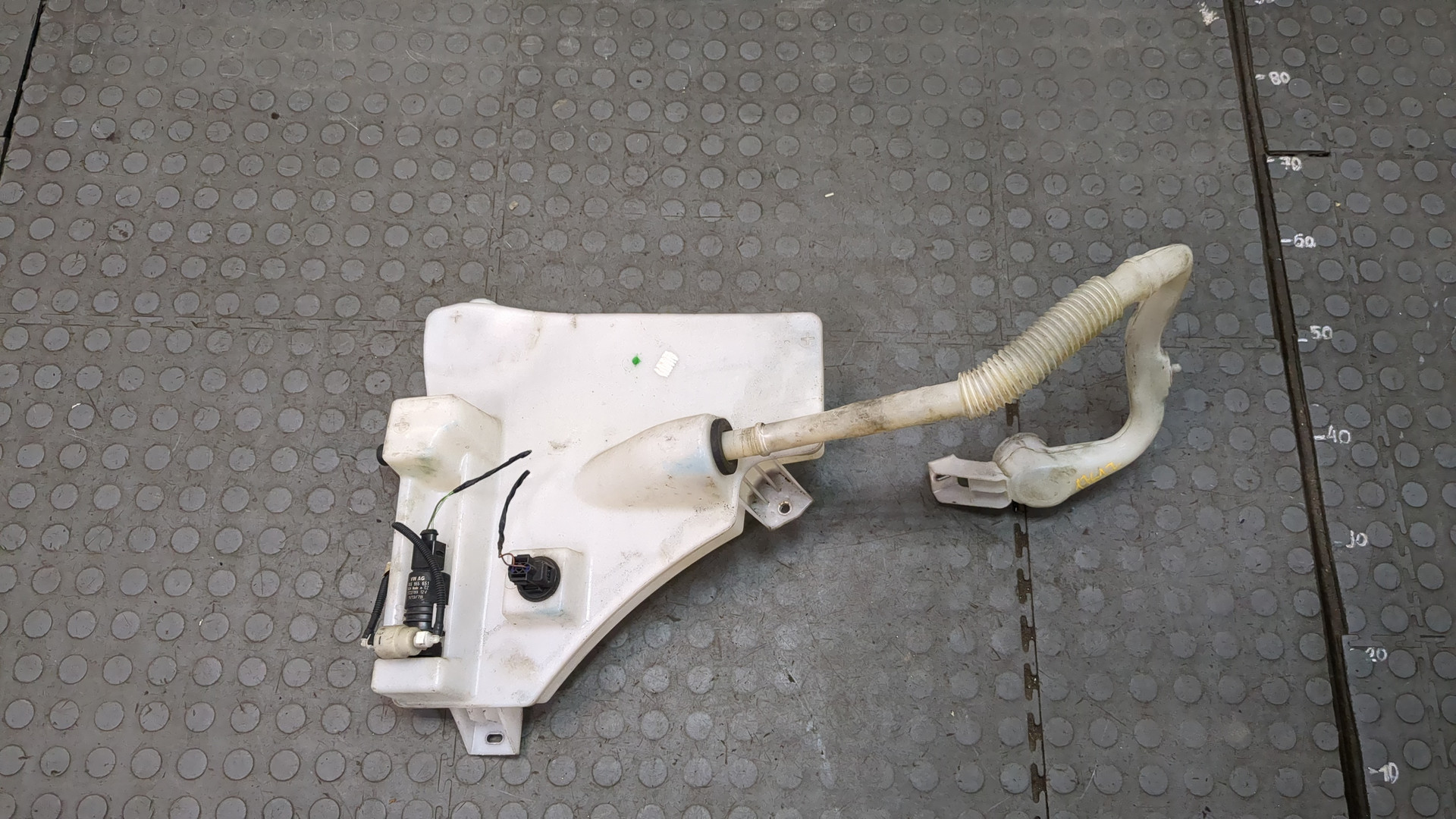 Бачок омывателя лобового стекла