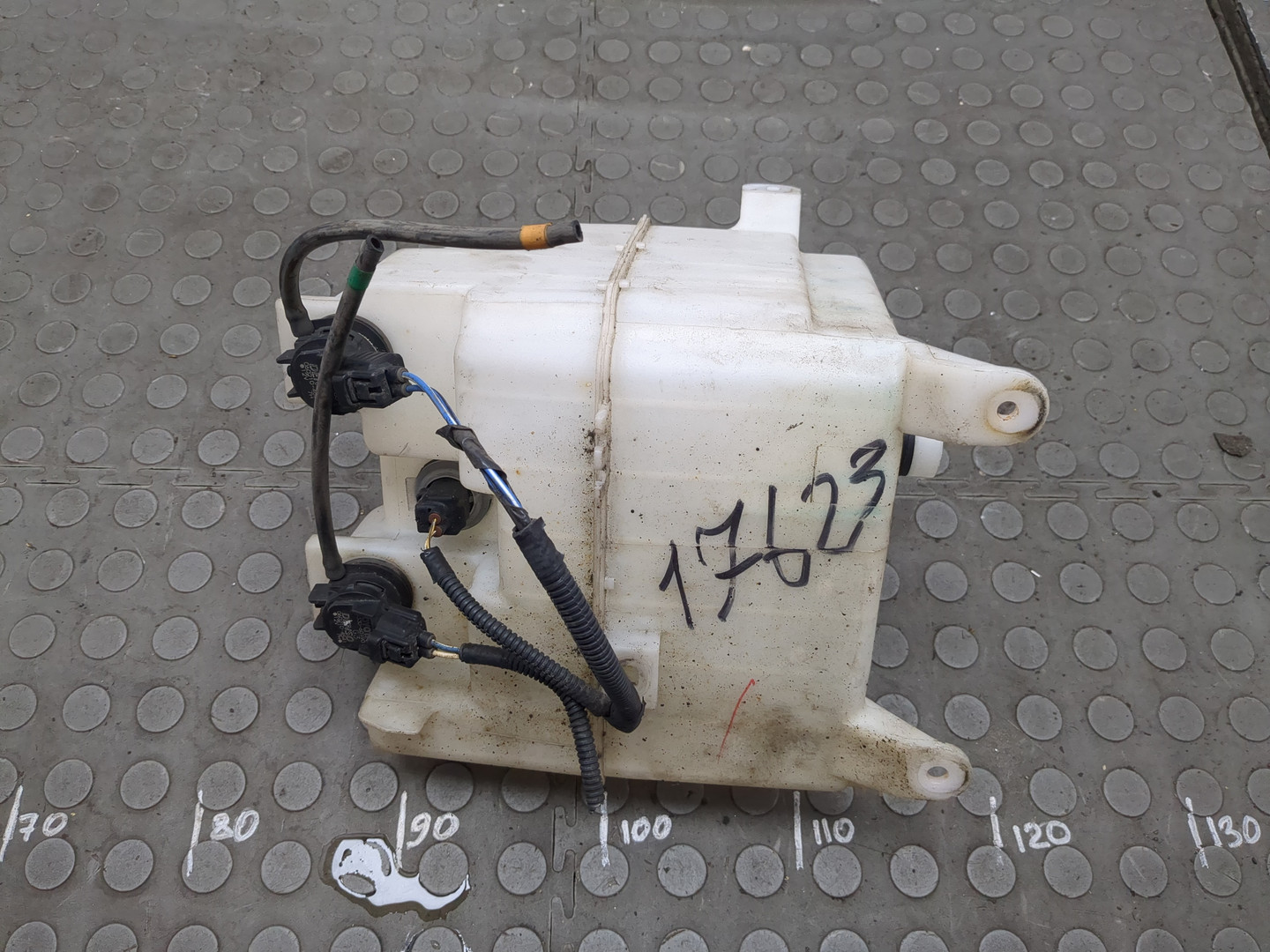 Бачок омывателя лобового стекла