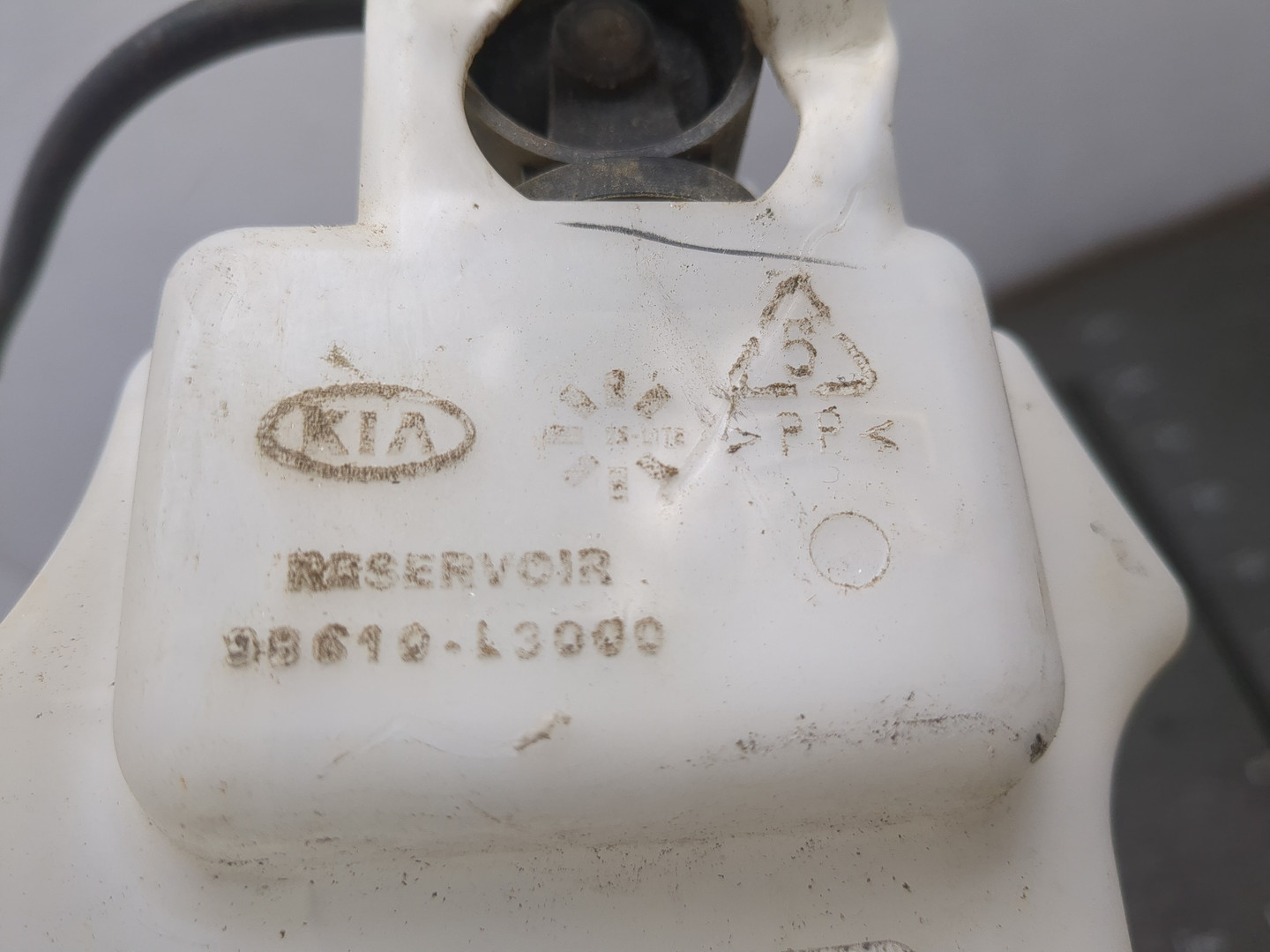 Бачок омывателя лобового стекла