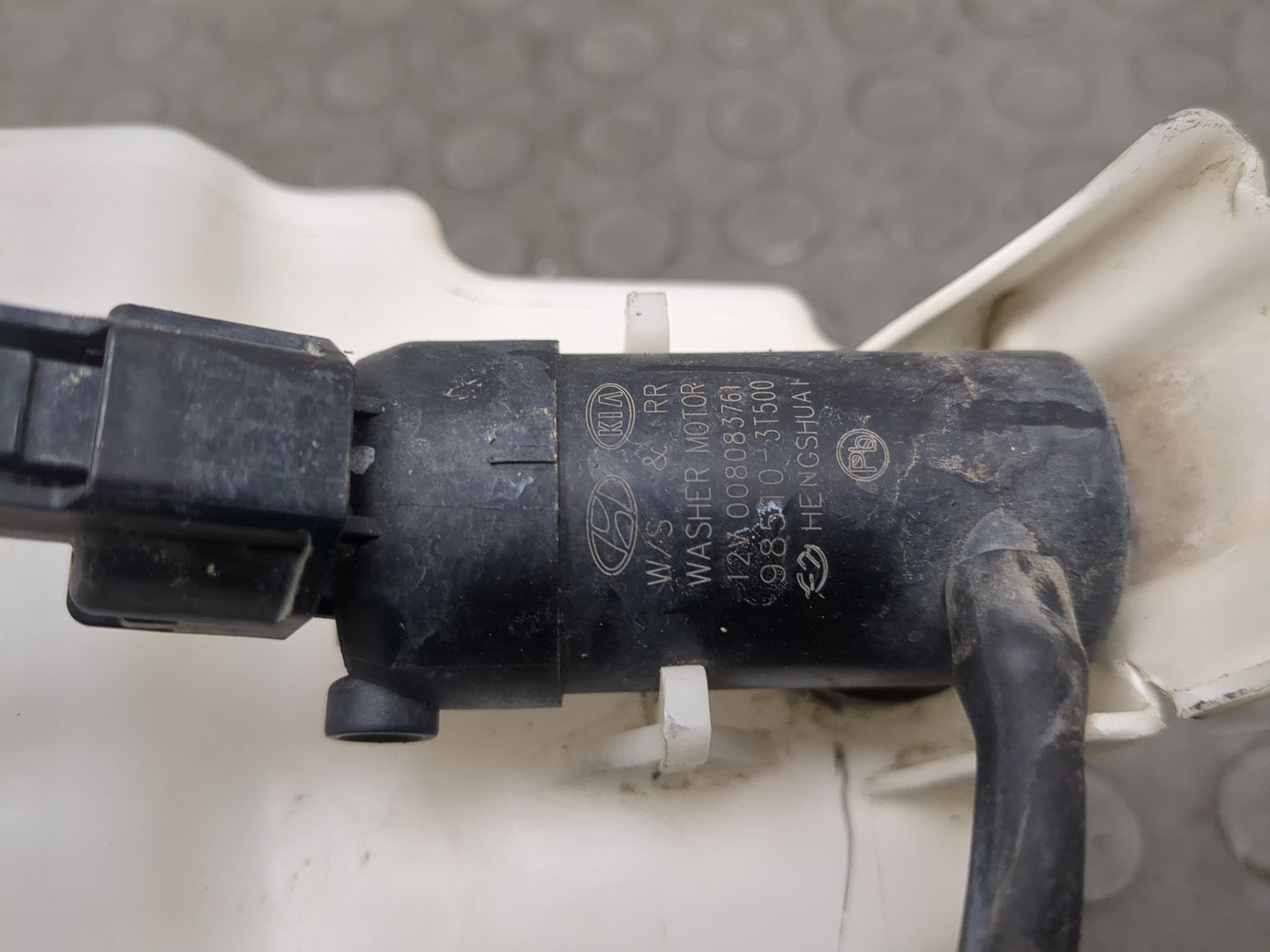 Бачок омывателя лобового стекла