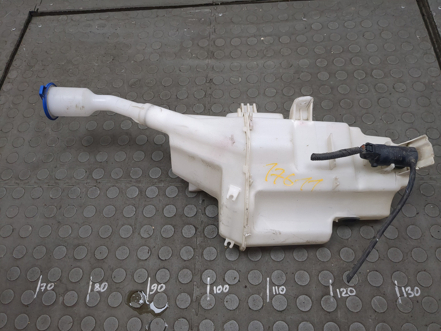 Бачок омывателя лобового стекла