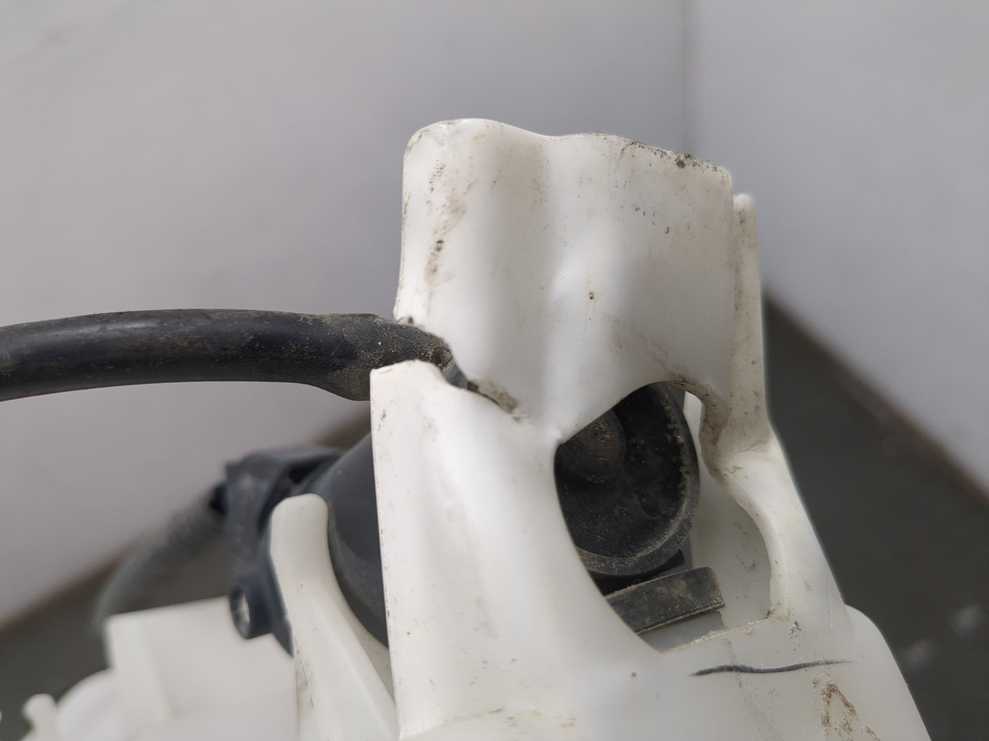 Бачок омывателя лобового стекла