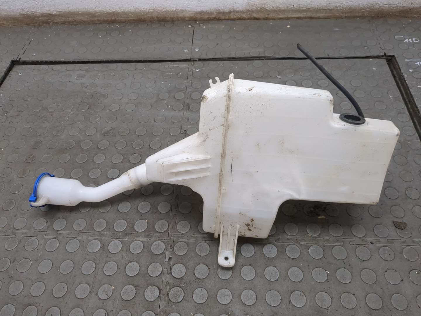 Бачок омывателя лобового стекла