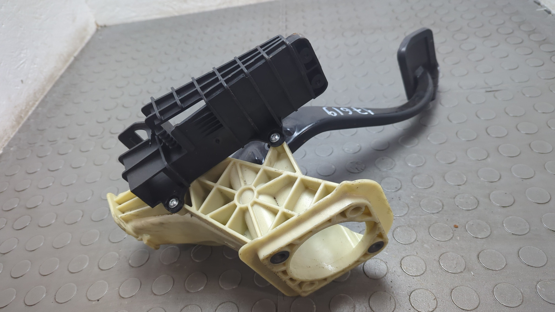 Педаль тормоза