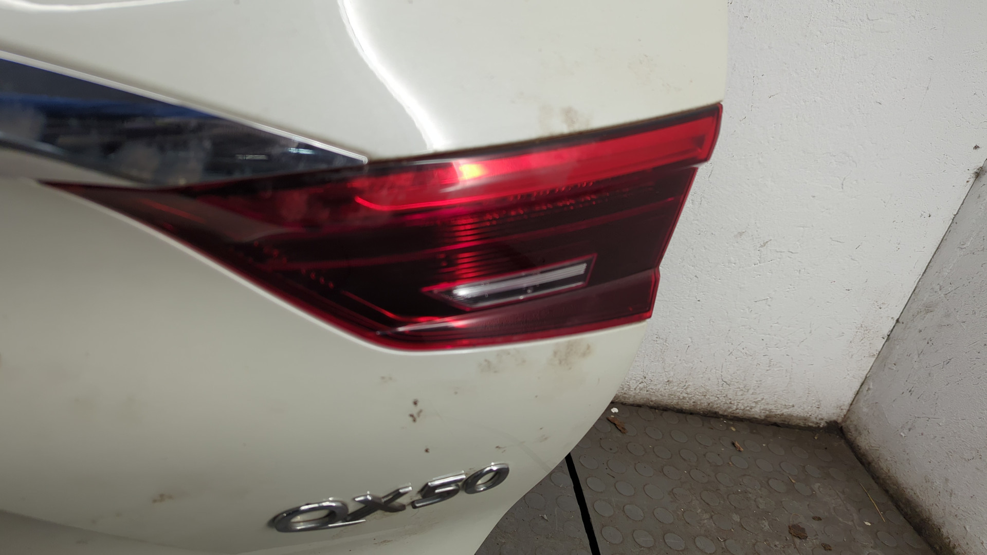 Дверь багажника