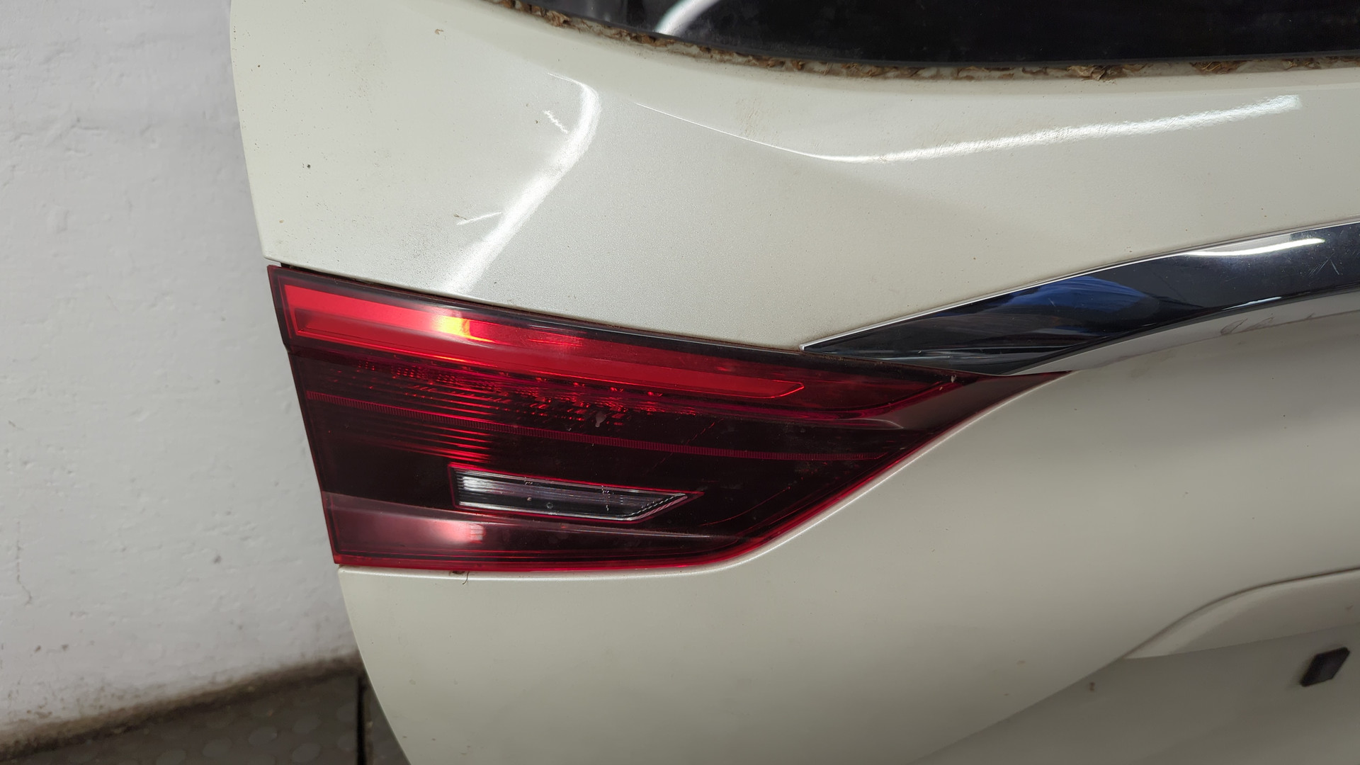 Дверь багажника