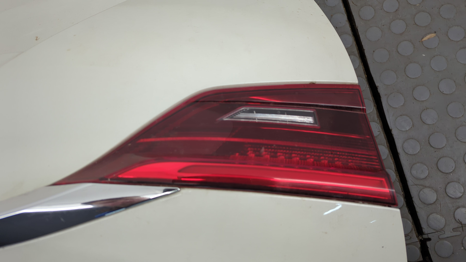 Дверь багажника