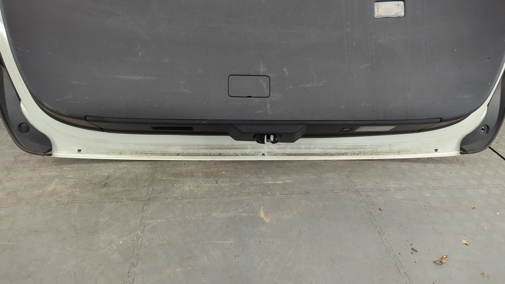 Дверь багажника