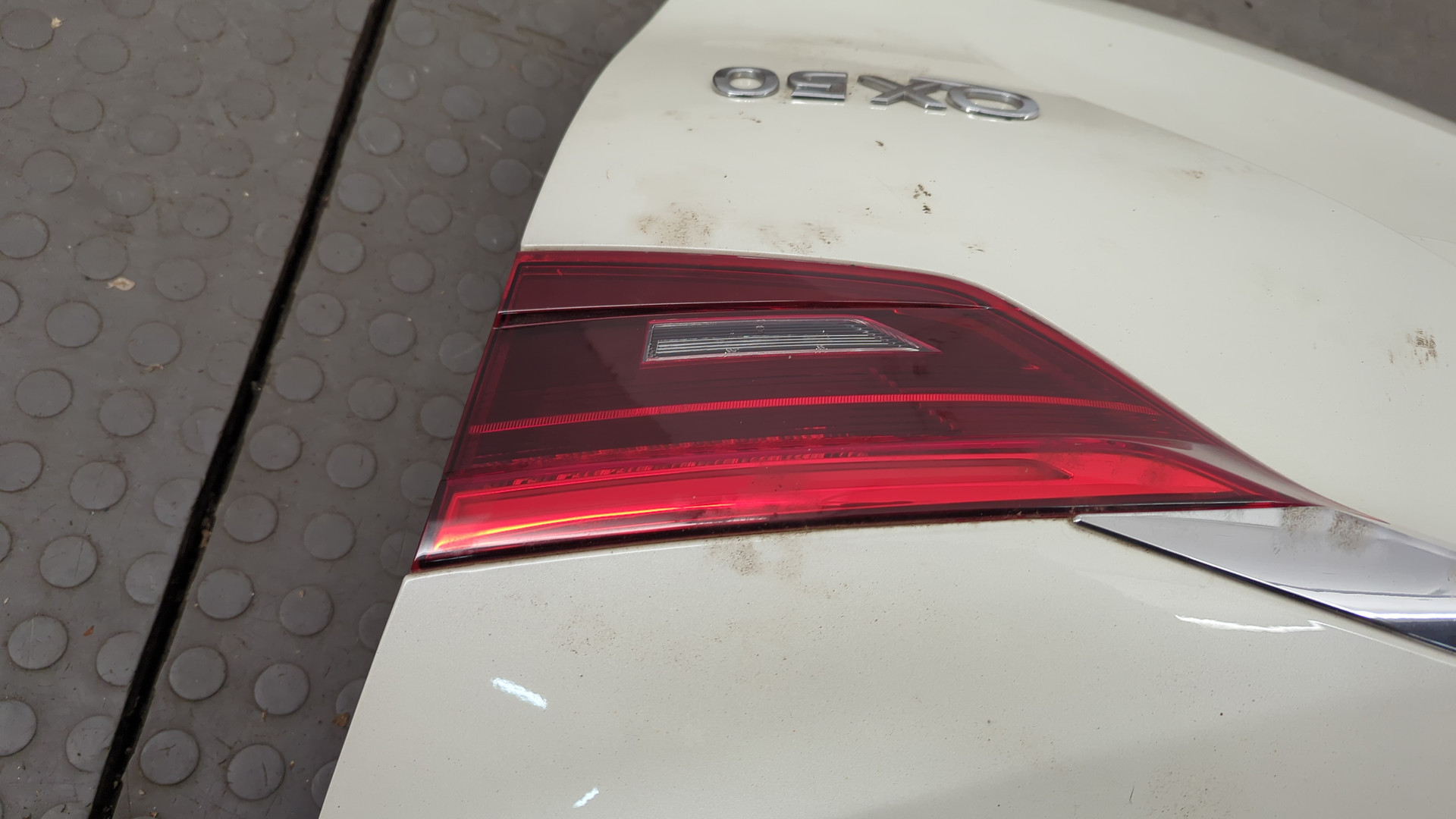 Дверь багажника