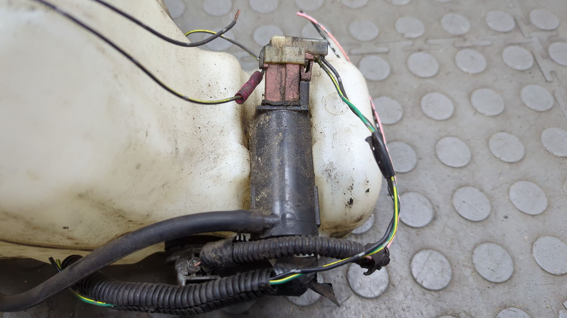 Бачок омывателя лобового стекла