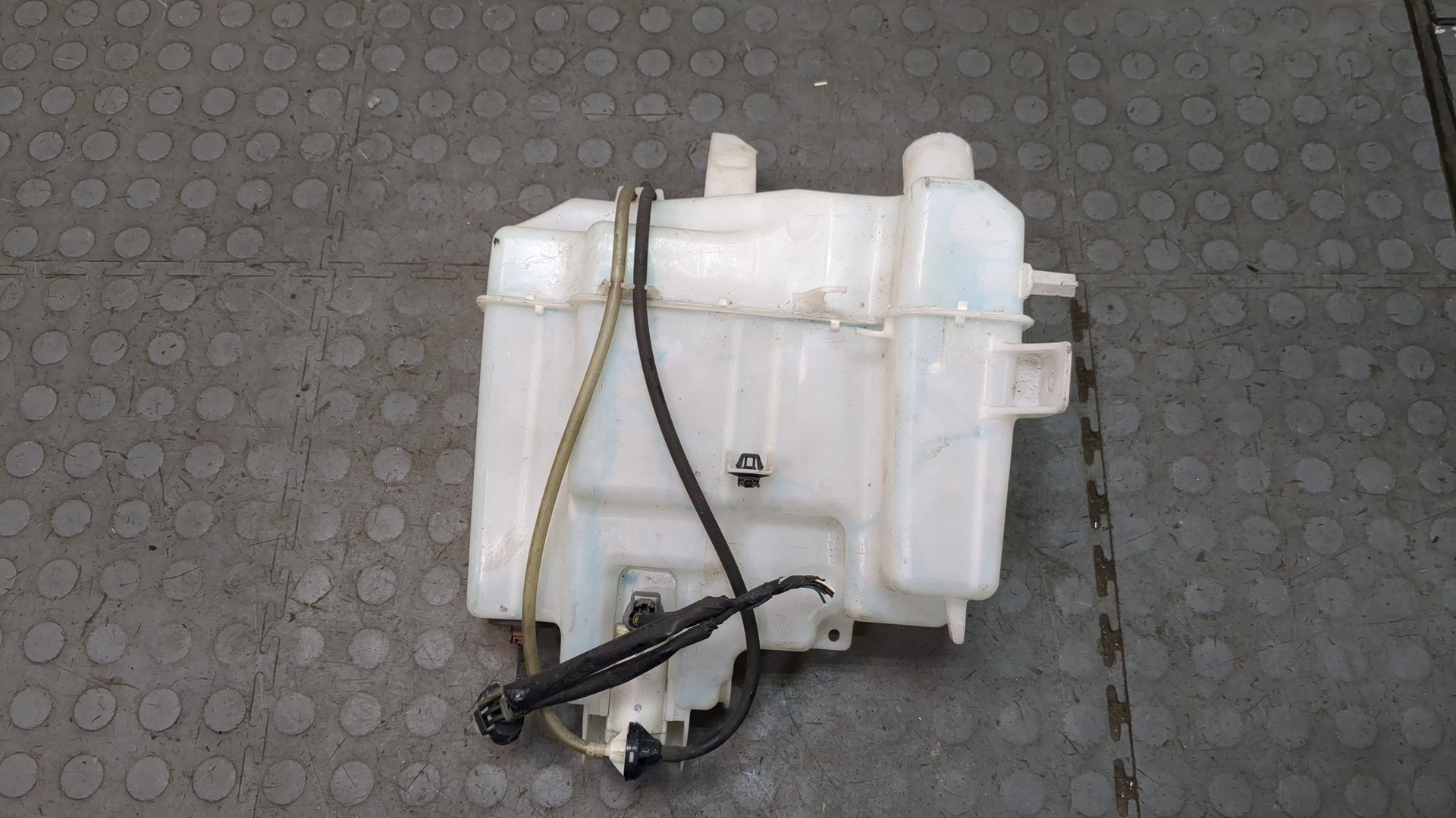 Бачок омывателя лобового стекла