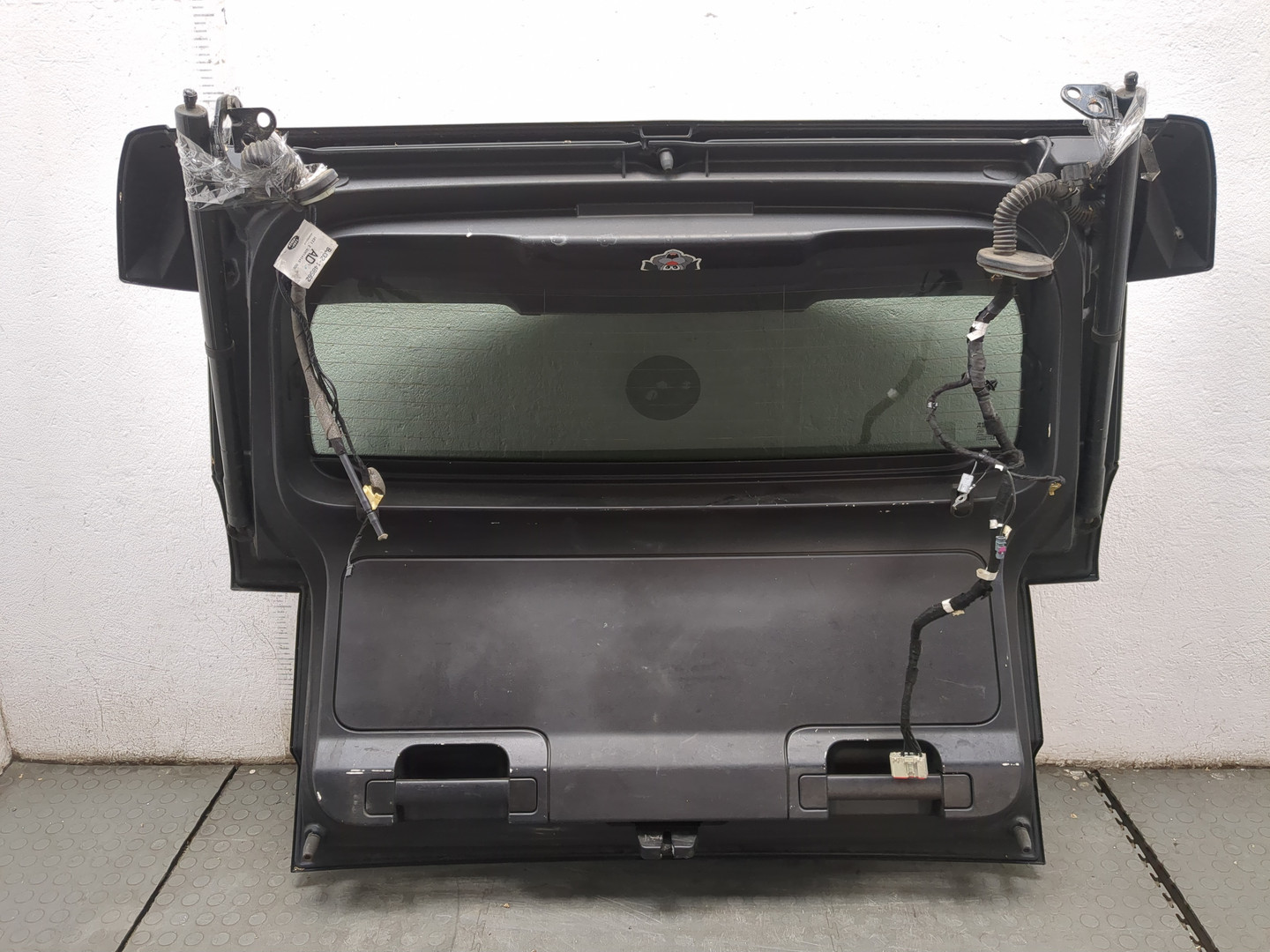 Дверь багажника