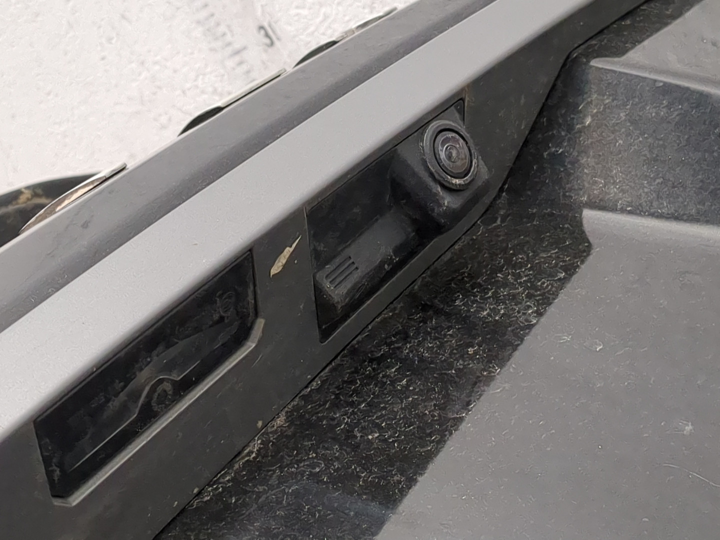 Дверь багажника