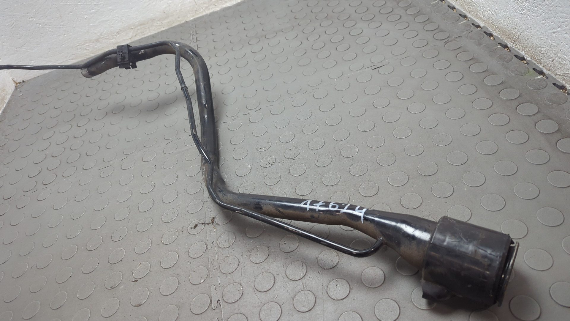 Горловина топливного бака