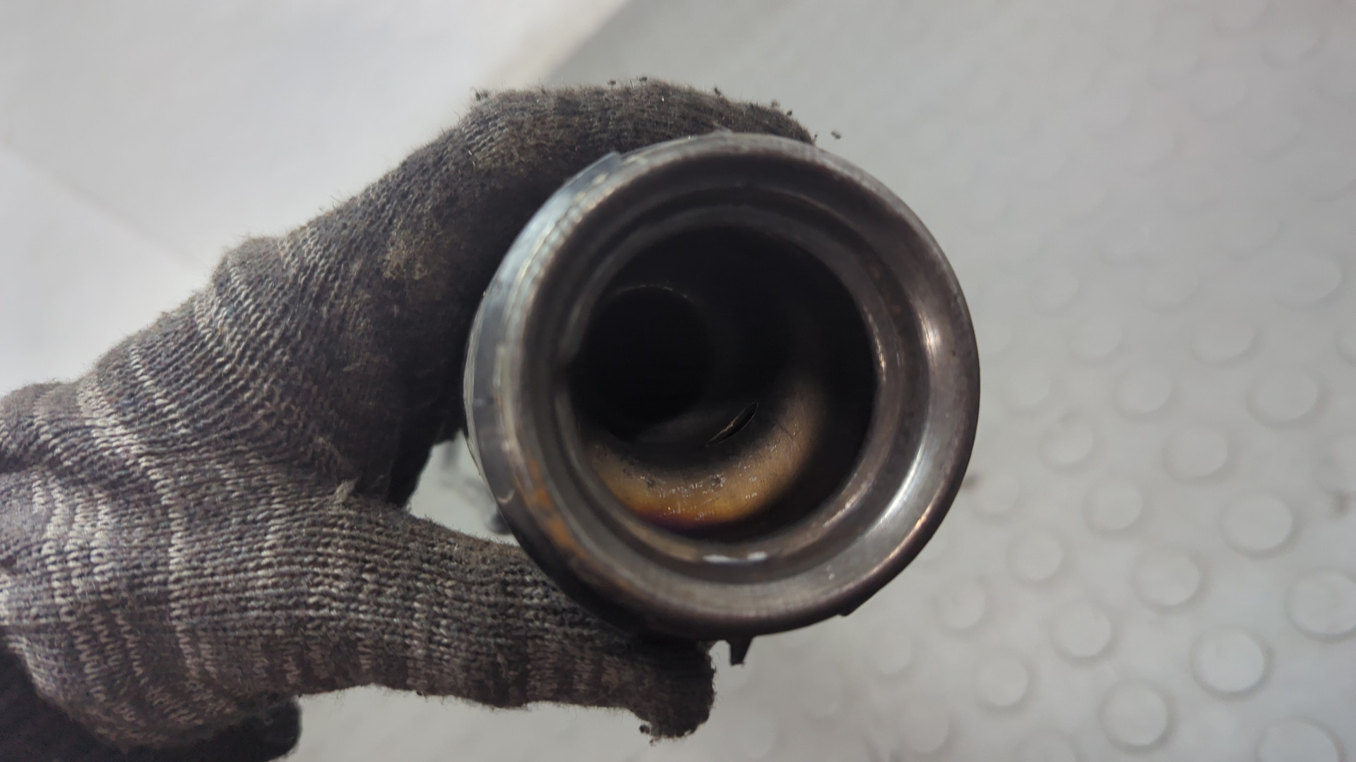 Горловина топливного бака