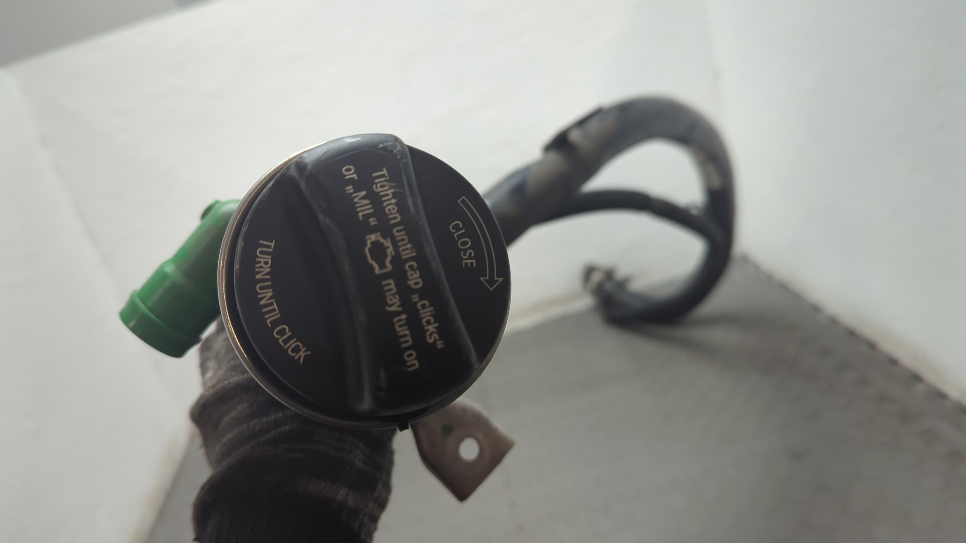 Горловина топливного бака