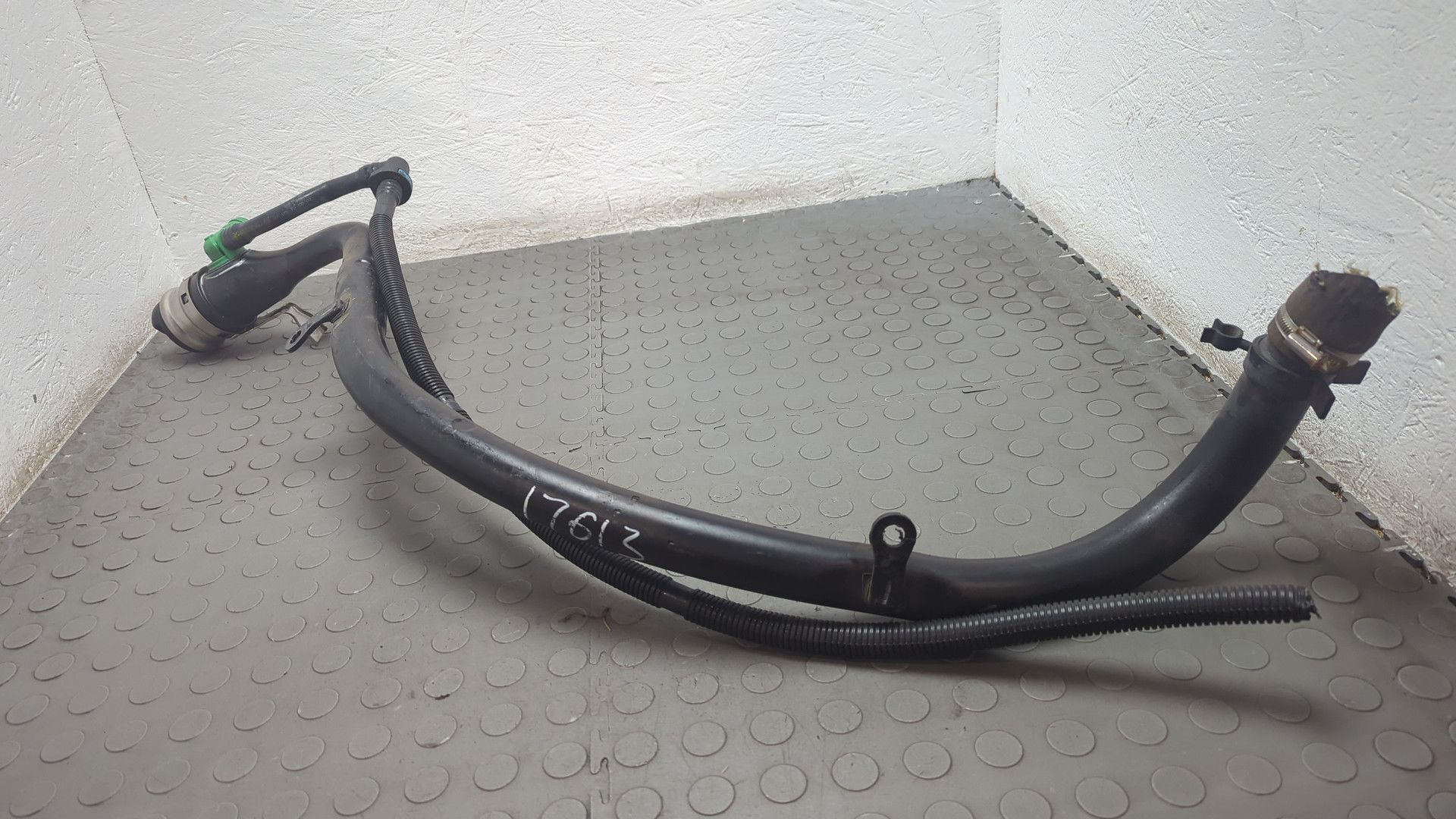 Горловина топливного бака