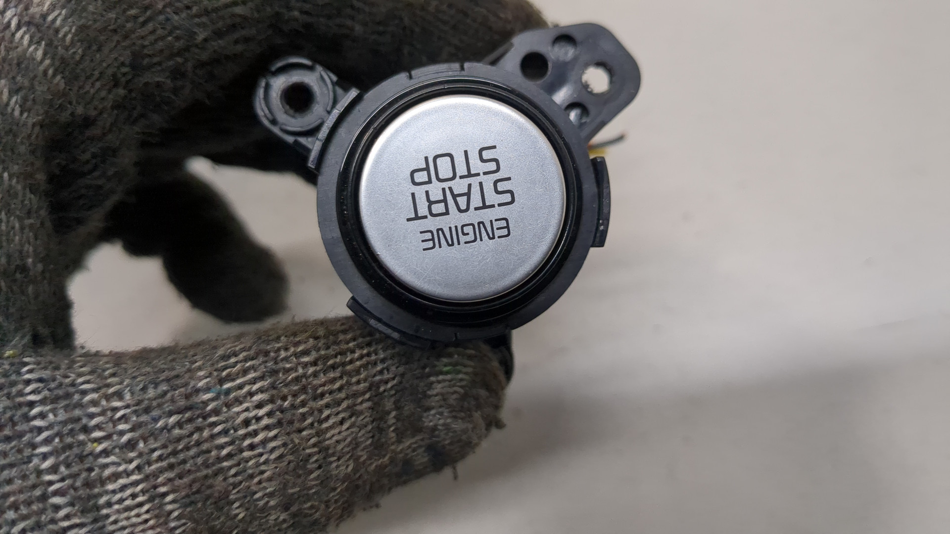 Кнопка запуска двигателя