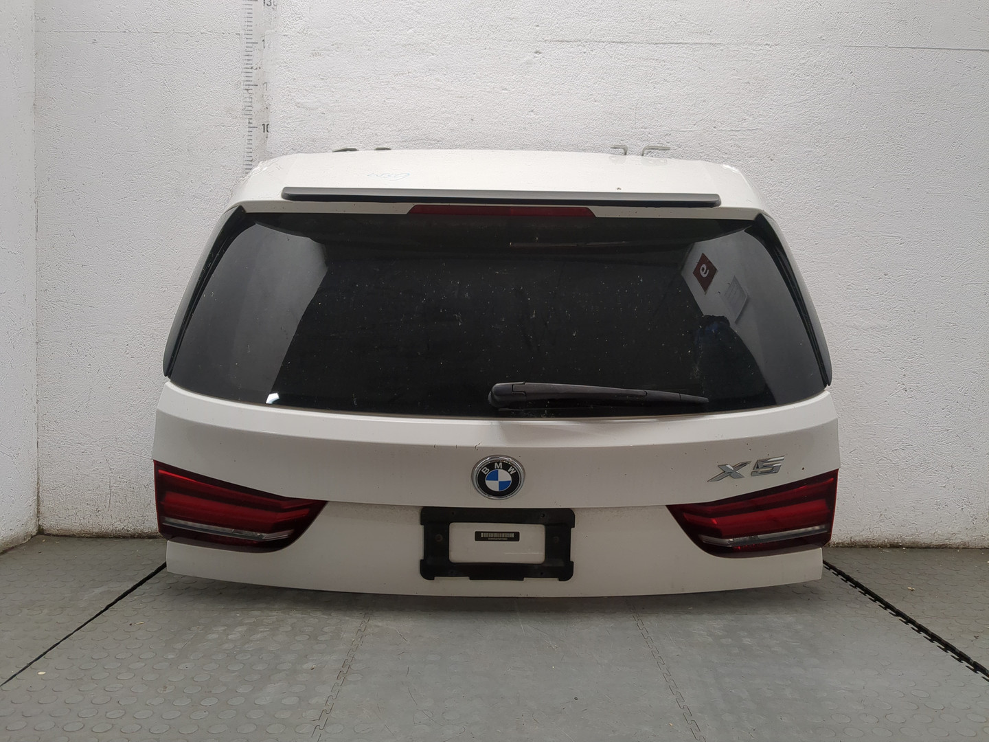 Дверь багажника