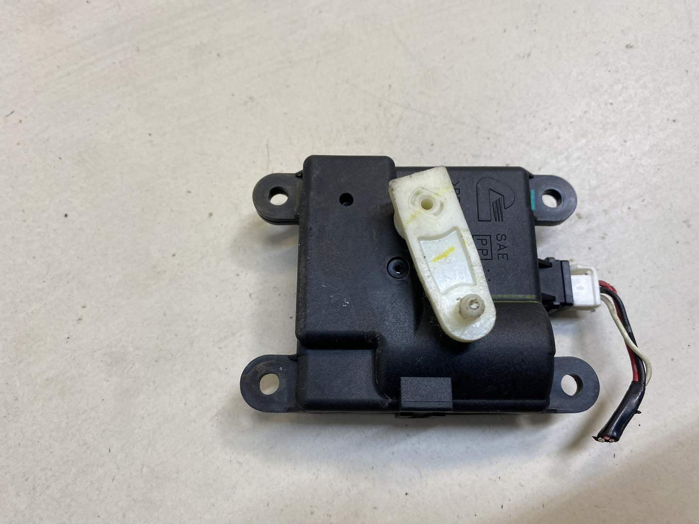 Моторчик заслонки печки