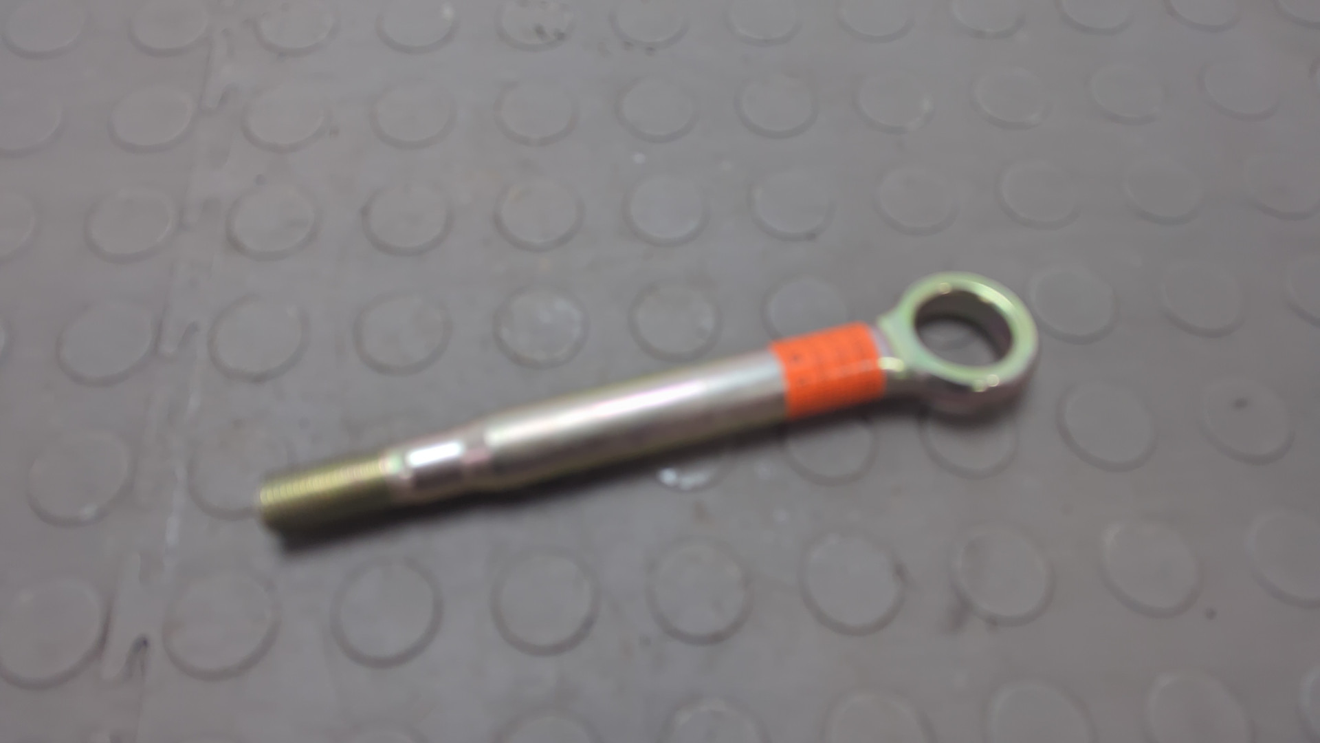 Крюк буксировочный