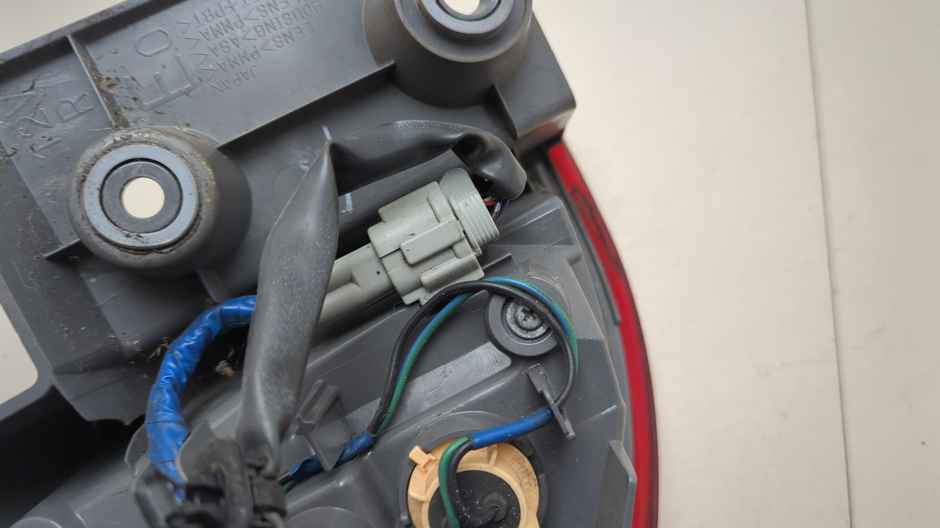 Фонарь задний правый