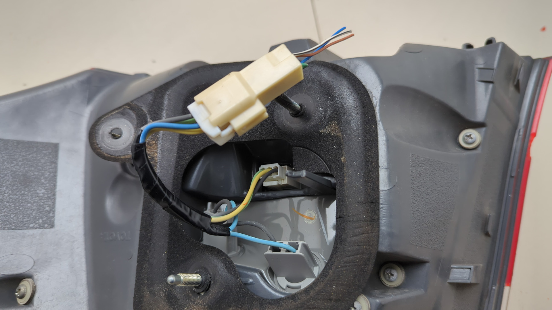 Фонарь задний левый