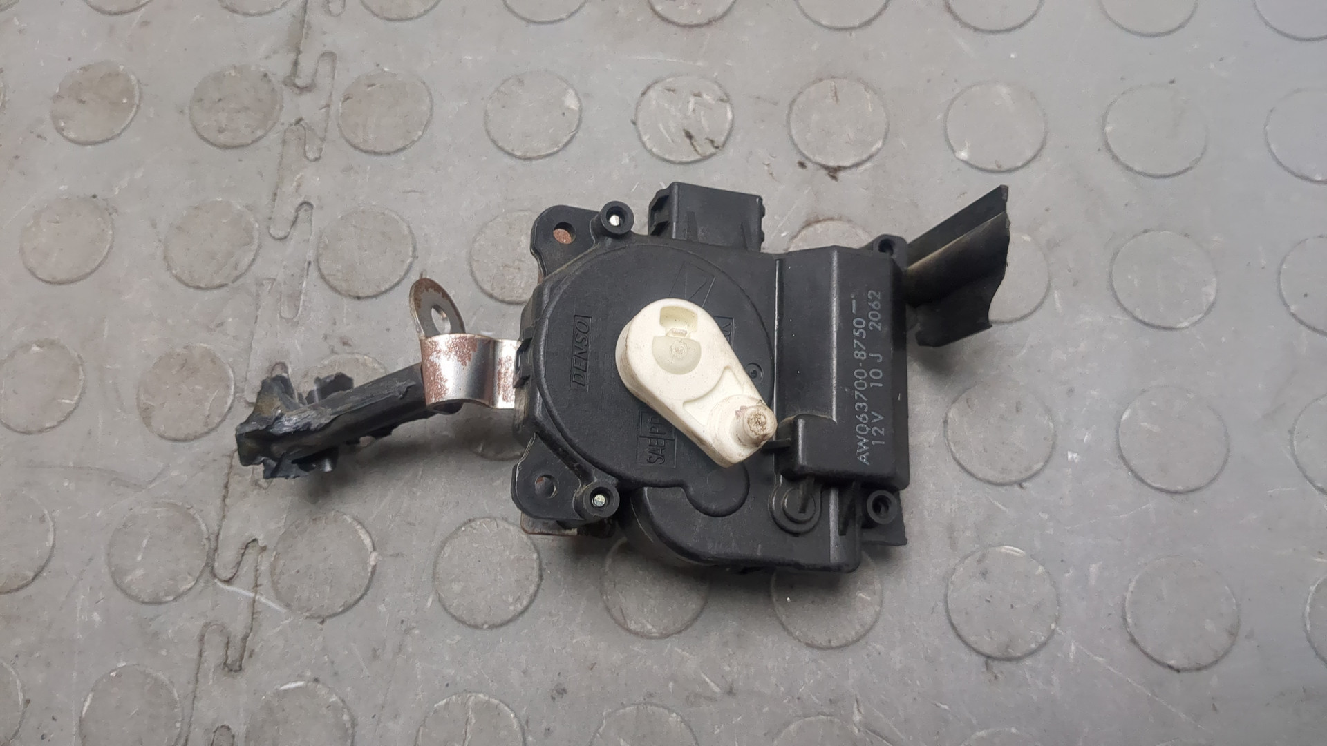 Моторчик заслонки печки