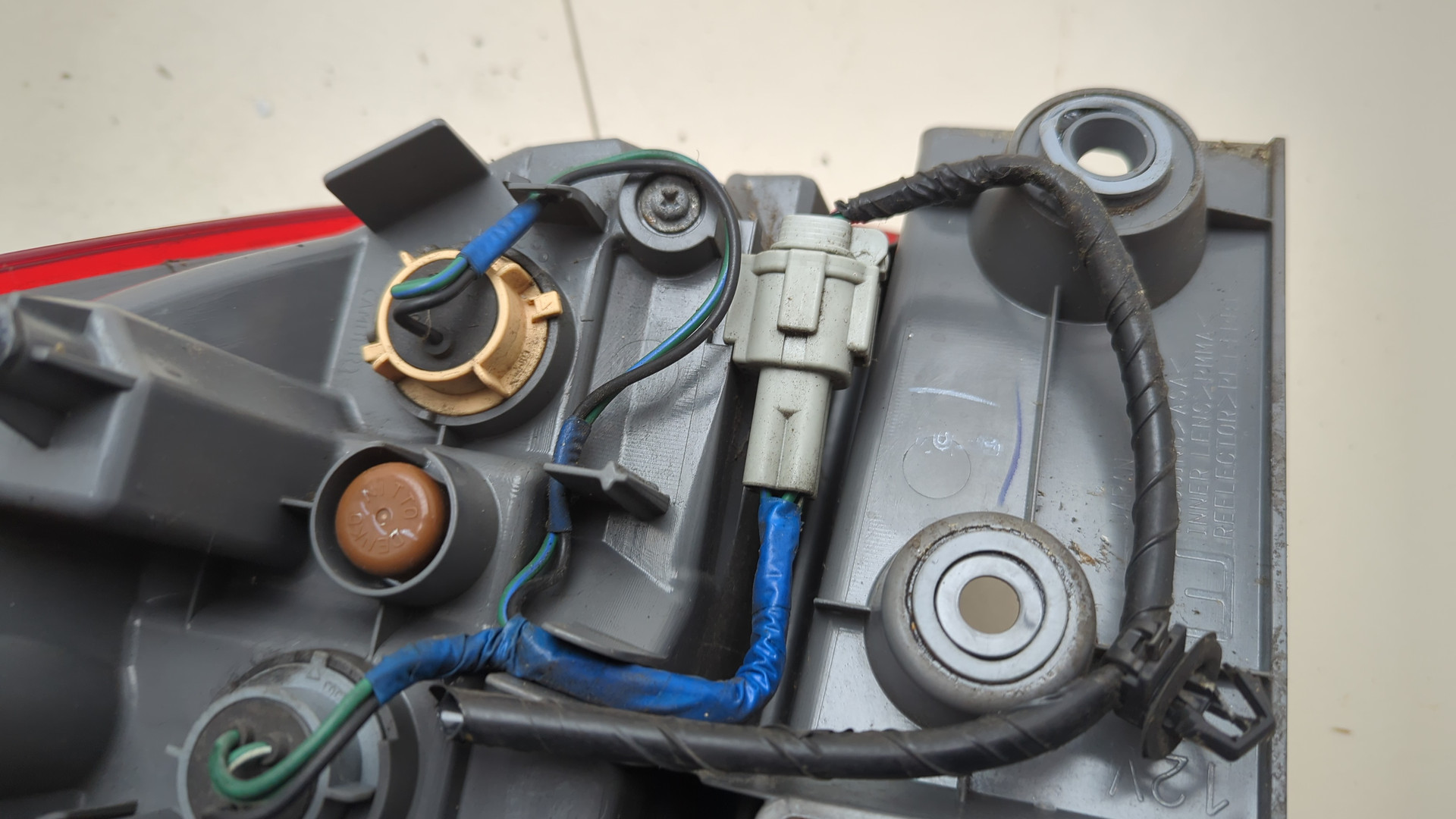 Фонарь задний левый